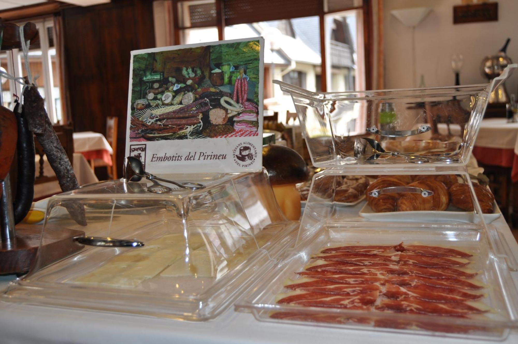 Hosteria Catalana Боссост Экстерьер фото